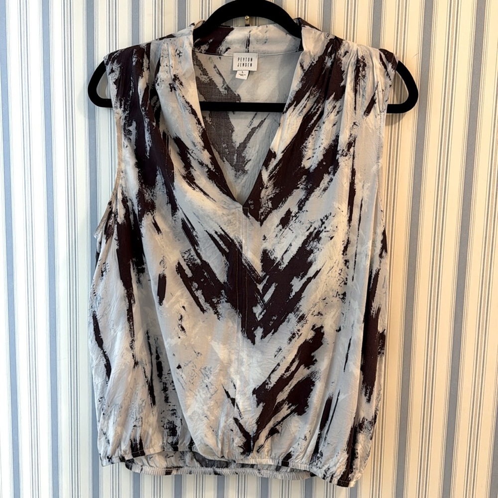 Women's sleeveless blouse with elastic waistband, size large